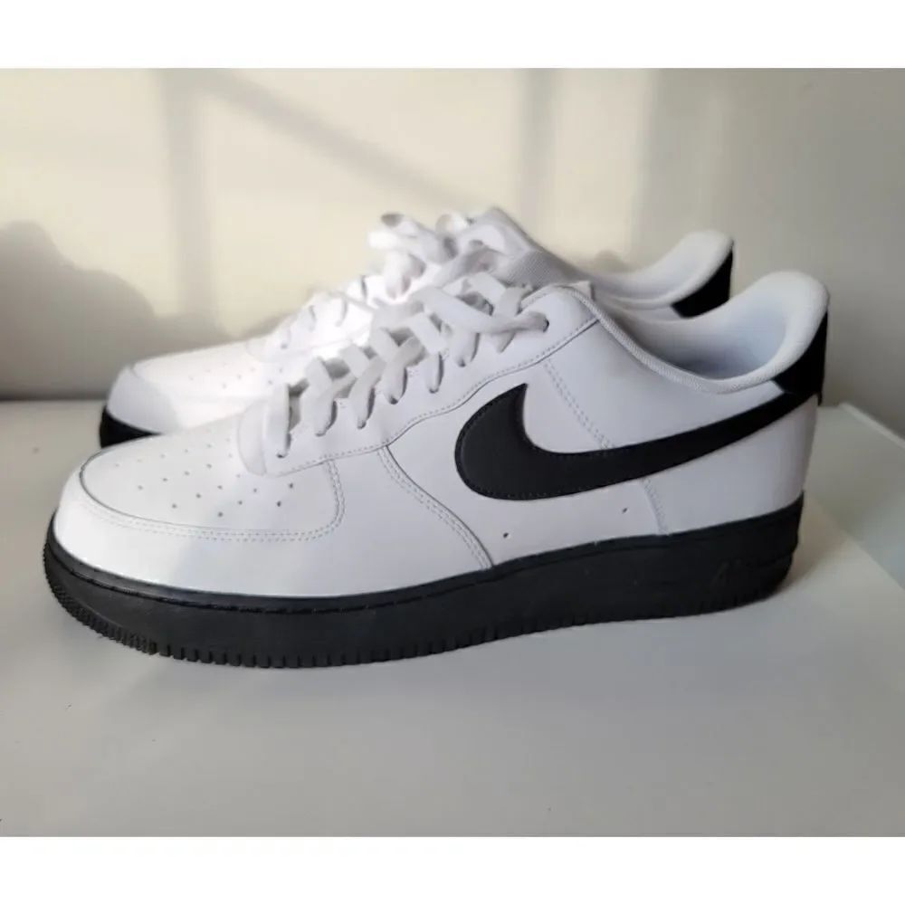 NEW Nike Air Force 1 LowWhite Black sole 13
